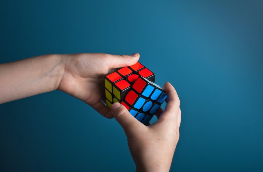 The picture shows someone solving a Rubik's cube to represent the desire to understand the problem and solve it.