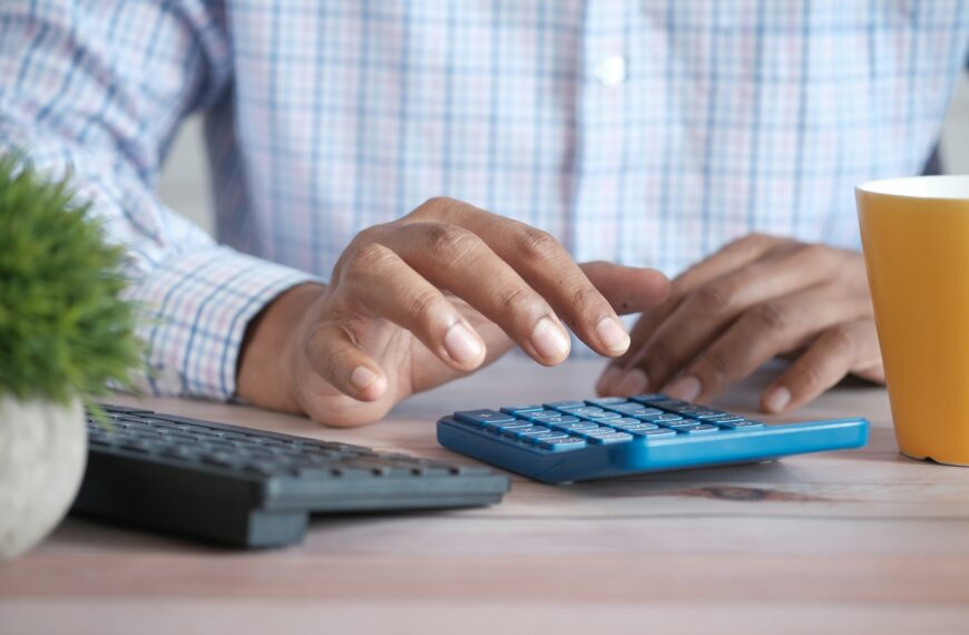 Calculating metrics for financial rightsizing